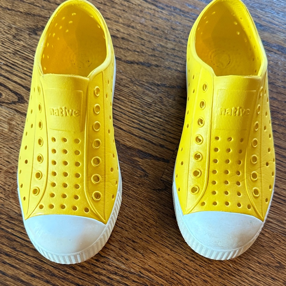 Native Kids Water Shoes - Bright Yellow